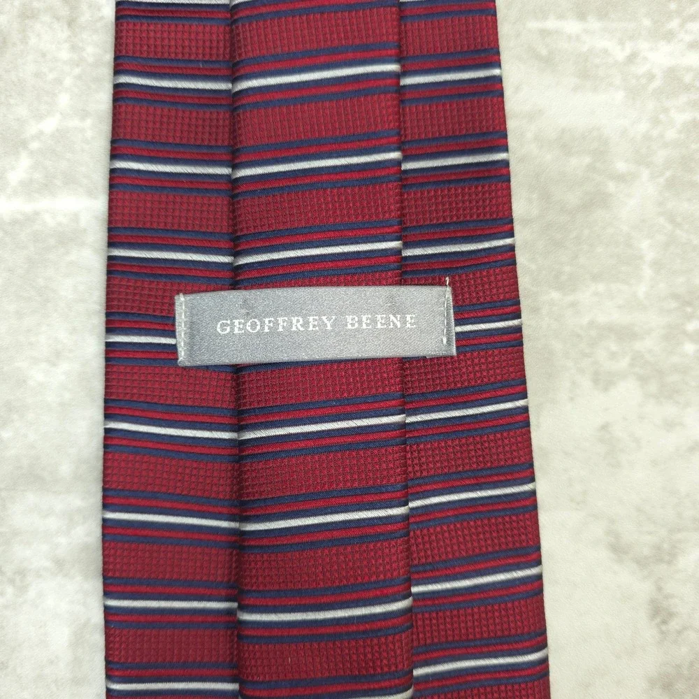 Geoffrey Beene Necktie Mens Red Striped Classic Silk Business Casual